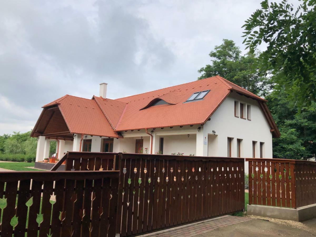 Kiscsere Vendégház Kallosemjen Extérieur photo